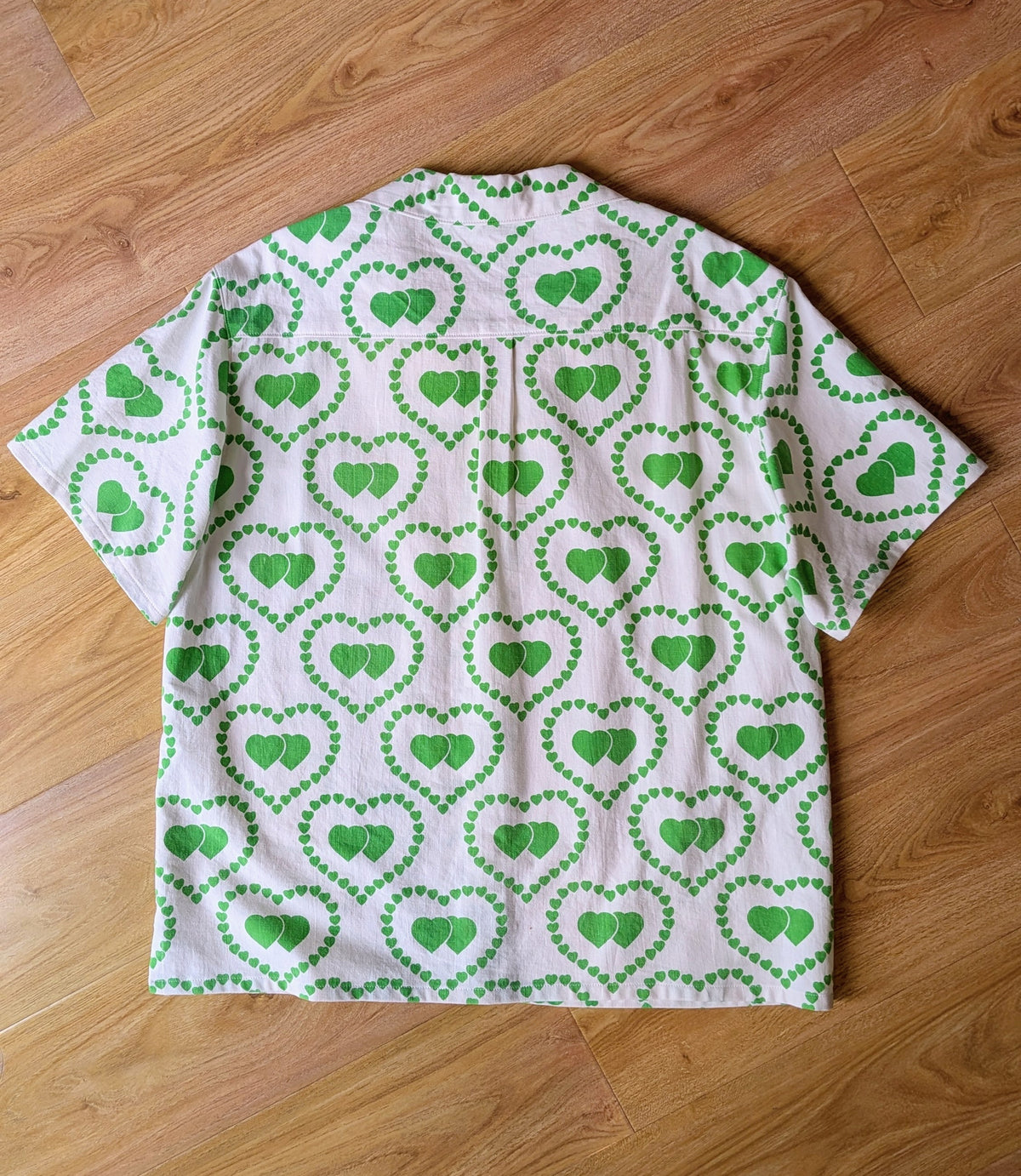1970s Style Classic Cut Unisex Upcycled Cotton Button-up Shirt – Brat Love (White & Green / Size M) | Freedomfield