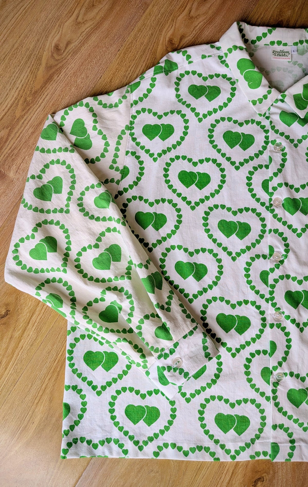 1970s Style Long Sleeve Unisex Upcycled Cotton Button-up Overshirt – Brat Love (White & Green / Size L) | Freedomfield