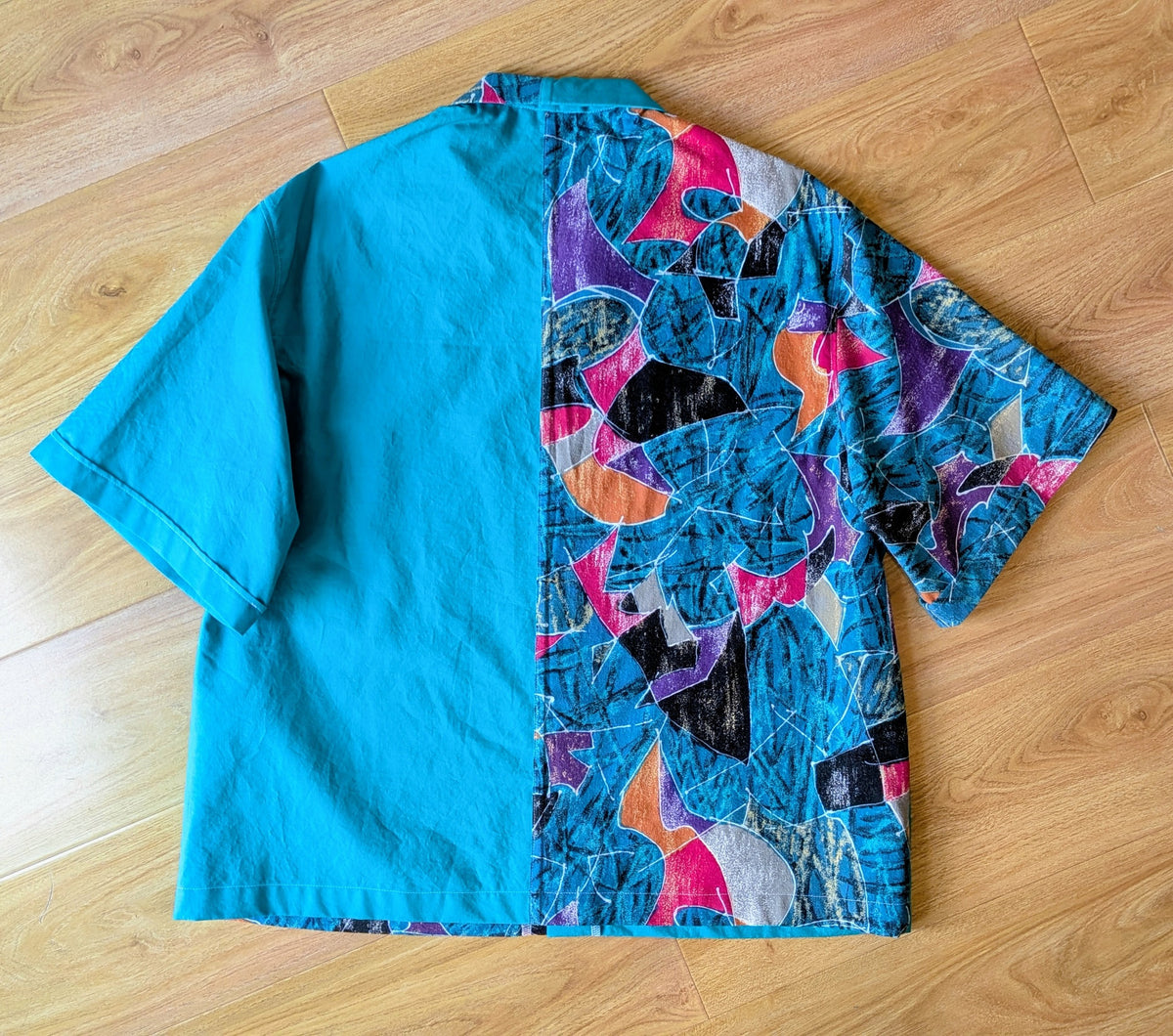 1980s Style Vintage Cut Unisex Upcycled Cotton Patchwork Button-up Shirt – Squiggly (Teal / Size M) | Freedomfield