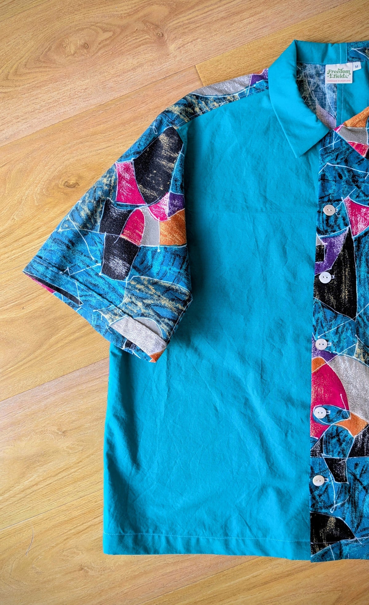 1980s Style Vintage Cut Unisex Upcycled Cotton Patchwork Button-up Shirt – Squiggly (Teal / Size M) | Freedomfield